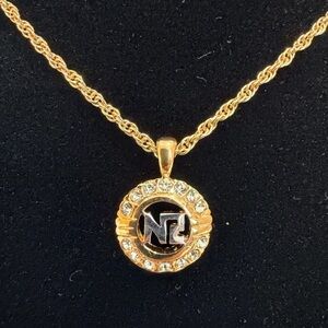 EUC Nina Ricci NR Crystal Round Pendant Necklace